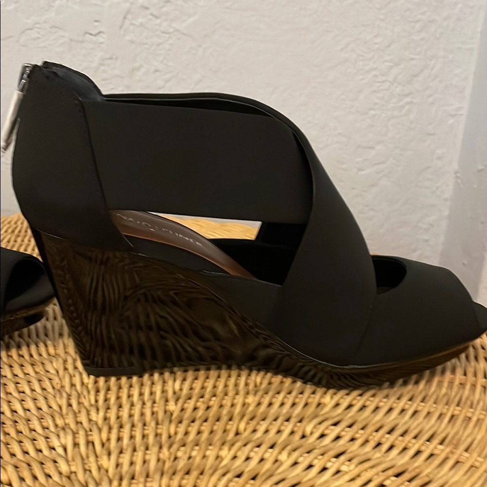 NWOB Donald J. Pliner Black Wedge Sandal, Size 8-1/2 - Picture 8 of 13
